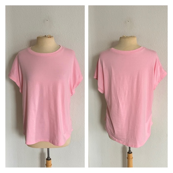 Tops - ❤️$5 BUNDLE SALE WAS $18 Pink tshirt